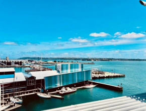 New Waterfront Penthouse on Princes Wharf with Harbor view! The heart of Auckland City! Free Parking!